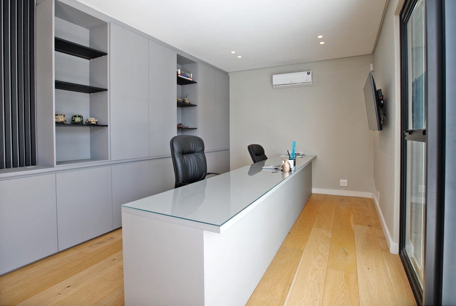 To Let 4 Bedroom Property for Rent in Fresnaye Western Cape
